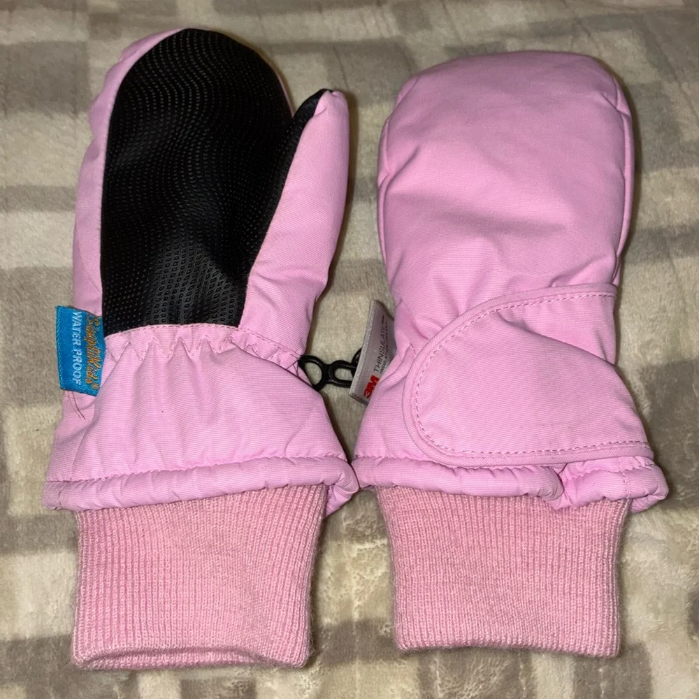 Size XS pink insulated snow mittens nwot